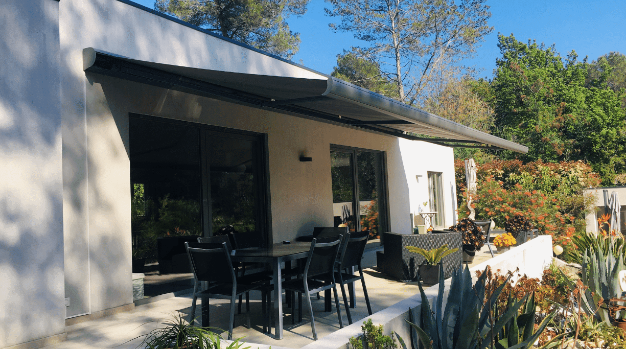 Store banne à Appoigny : 7 raisons essentielles d’en installer un chez vous